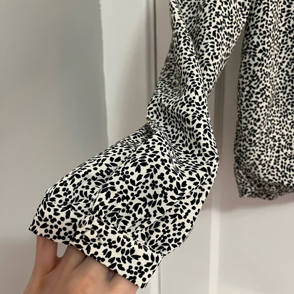 A New Day Flowered Blouse - Picture 3 of 3